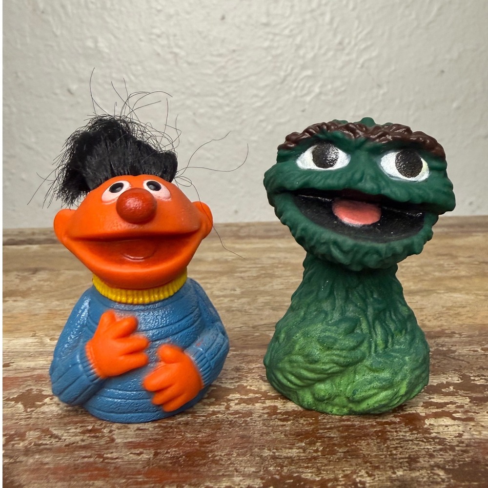 Vtg Muppets Inc Sesame Street Finger Puppets Ernie Oscar the Grouch 70s